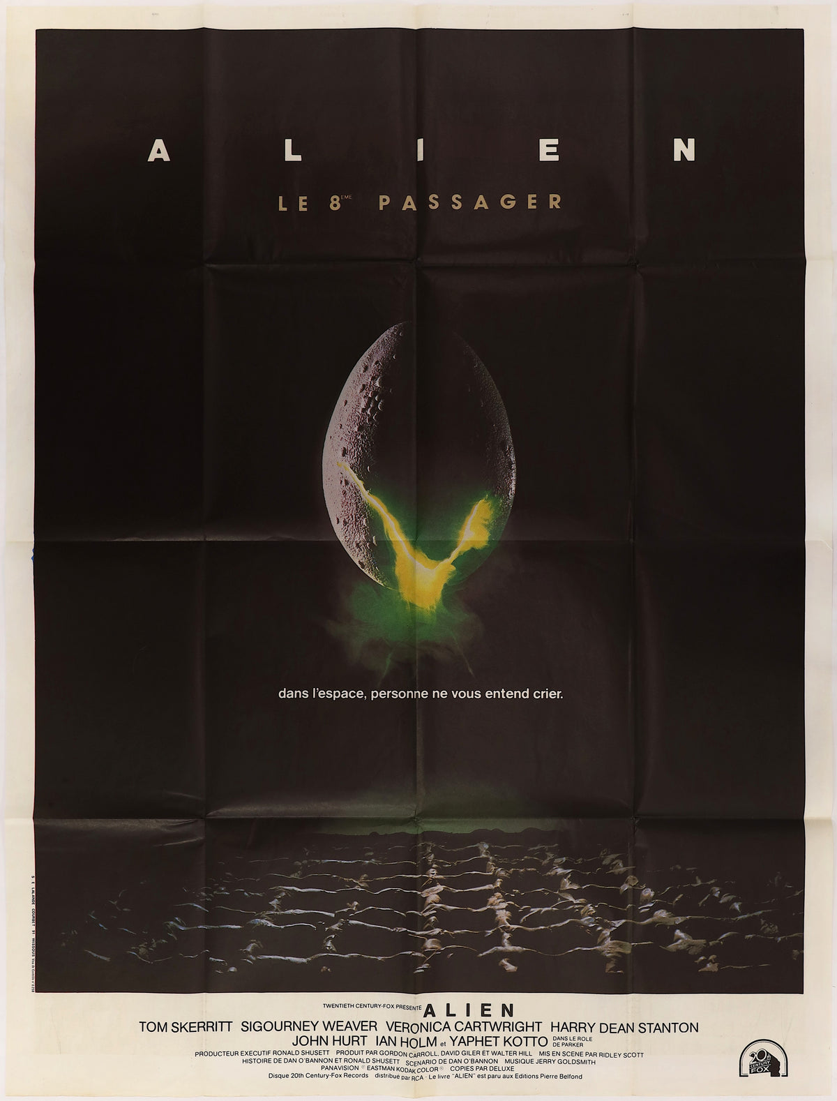 Full front view of the French Alien Grande movie poster featuring the alien egg, green glow, cast names, and tagline.