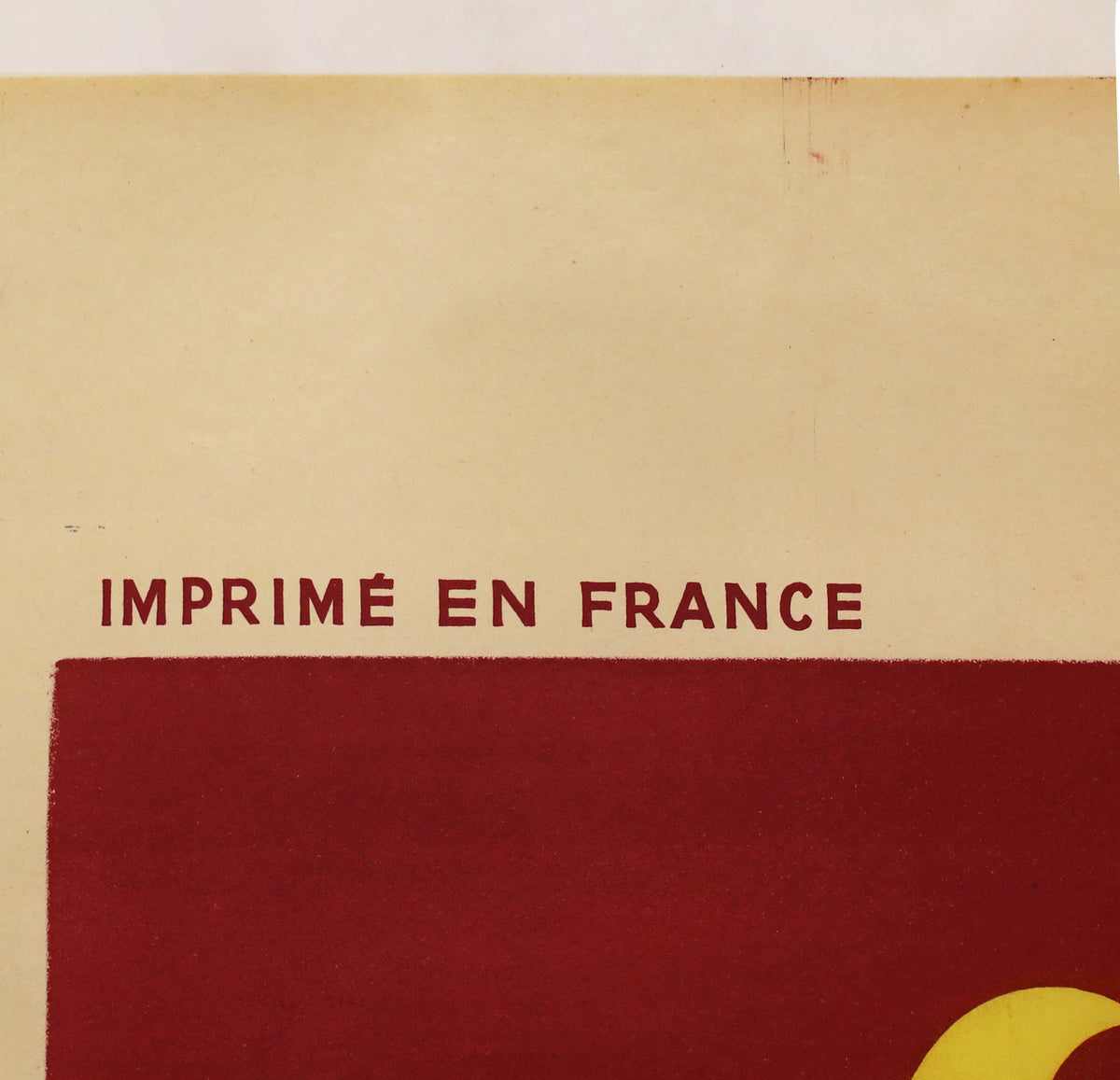Close-up of the upper poster edge showing “Imprimé en France” above the red artwork.
